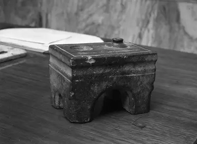 Inkstand found in Lynch's Castle — تصویر رکورد یوروپیانا