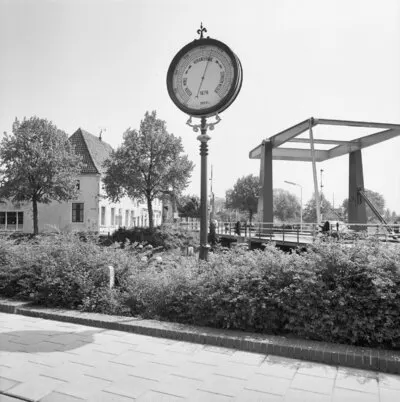 Barometer, tegenover Hotel 't Wapen van Medemblik. — تصویر رکورد یوروپیانا