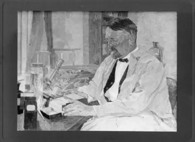 "Portrait of Leonard Axel Jägerskiöld by C. Wilhelmson Jägerskiöld sitting at a microscope. : A series with a photon. 7044: 1-15 with portrait.' — تصویر رکورد یوروپیانا