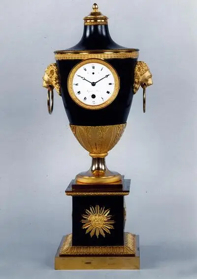 PENDULE - Pendule de nuit en forme de vase — تصویر رکورد یوروپیانا