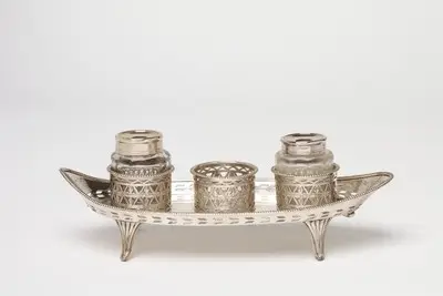 Inkstand with two glass bottles, Sheffield plate, ca. 1780, English. — تصویر رکورد یوروپیانا