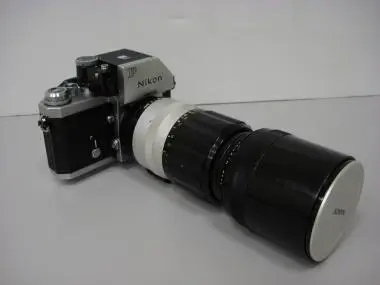 NIKON F CAMERA IN A CASE WITH FOUR LENSES — تصویر رکورد یوروپیانا