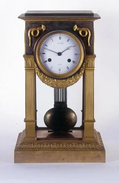 PENDULE - Pendule portique — تصویر رکورد یوروپیانا