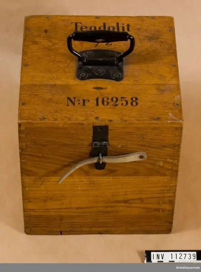 Box for theodolite — تصویر رکورد یوروپیانا