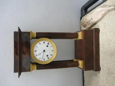 PENDULE - Pendule portique — تصویر رکورد یوروپیانا