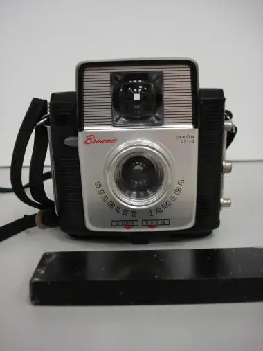 KODAK STARLET BROWNIE CAMERA — تصویر رکورد یوروپیانا