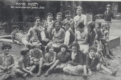 Ahawah Children's Home, Berlin; New Year's Greeting Portrait Card Institutions; Orphanages — تصویر رکورد یوروپیانا