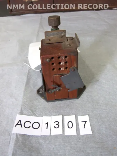 Magnet holder - aircraft? — تصویر رکورد یوروپیانا