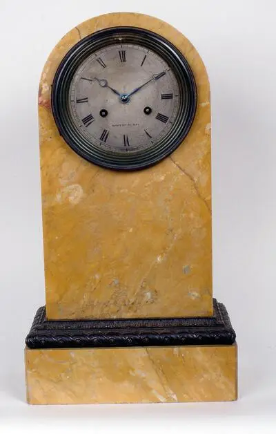 PENDULE - Borne antique — تصویر رکورد یوروپیانا