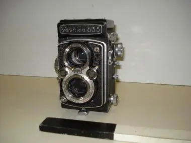 YASHICA 635 CAMERA IN SLEEVE — تصویر رکورد یوروپیانا