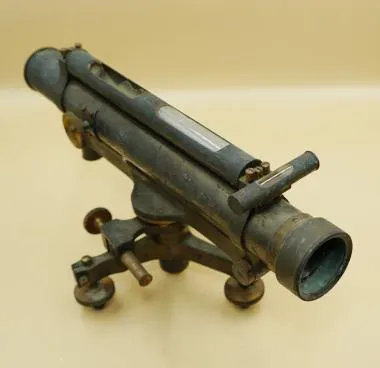 Theodolite  TROUGHTON & SIMMS — تصویر رکورد یوروپیانا
