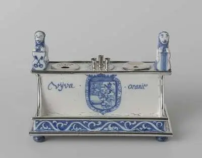 Inktstel met de wapens van Leiden, van Delft en van Willem III — تصویر رکورد یوروپیانا