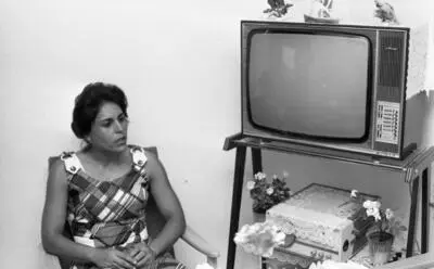 A typical room in the 1970's with the traditional tube radio and a vinile gramophone. — تصویر رکورد یوروپیانا