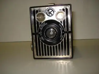 KODAK SIX 20 BROWNIE B CAMERA — تصویر رکورد یوروپیانا
