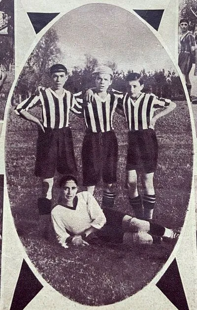 Il trio d'attacco e il portiere della Juventus di Brescia — تصویر رکورد یوروپیانا