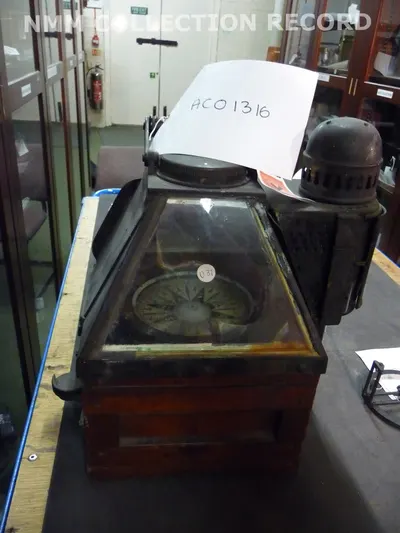 Boat's Liquid Compass and Binnacle — تصویر رکورد یوروپیانا
