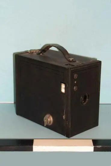 Camera Box Kodak Brownie No 2A — تصویر رکورد یوروپیانا