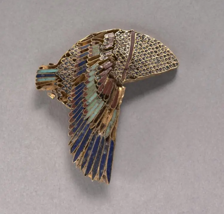 Vulture Headdress Inlay — تصویر رکورد موزهٔ هنر کلیولند (دسترسی آزاد)
