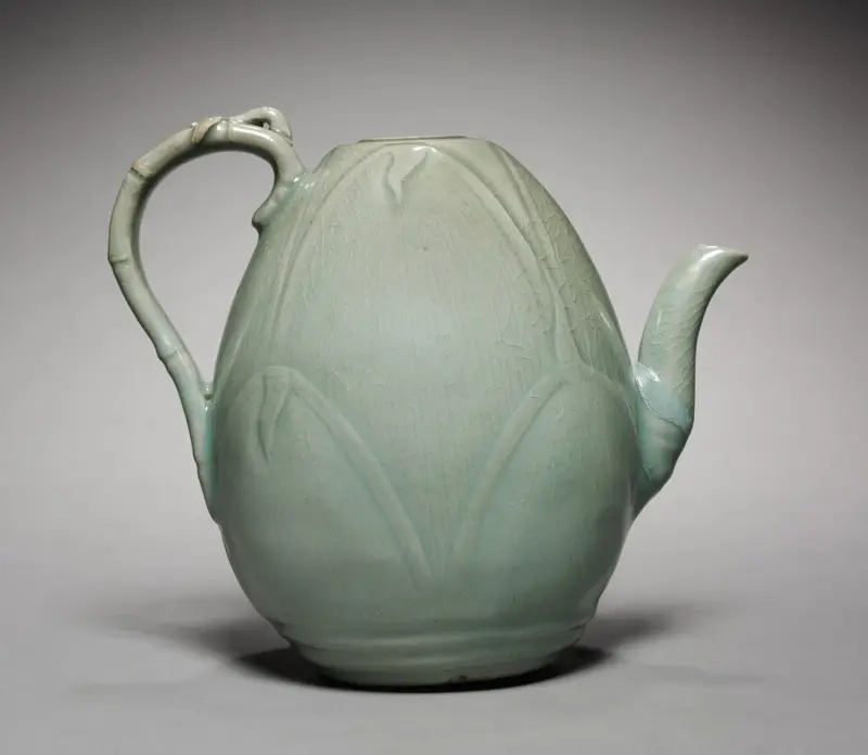 Wine Ewer with Incised Bamboo Shoot Design — تصویر رکورد موزهٔ هنر کلیولند (دسترسی آزاد)
