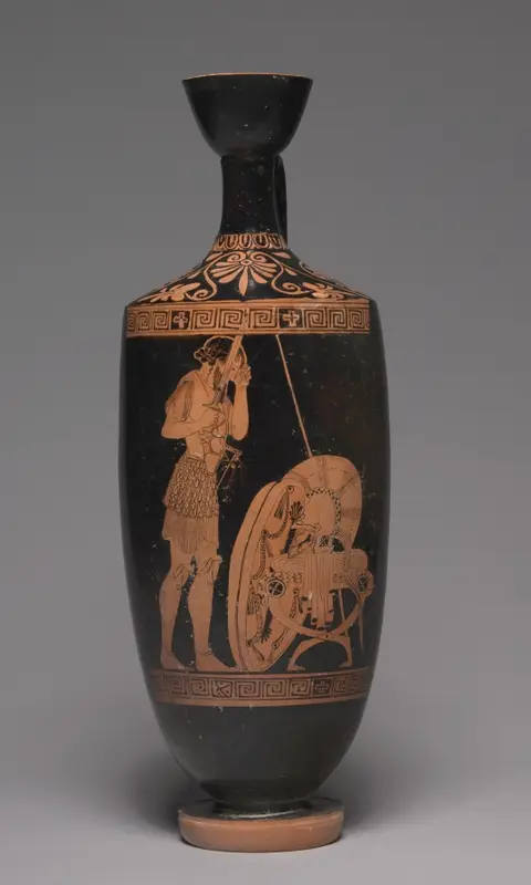 Red-Figure Lekythos (Oil Vessel): Warrior Cutting Hair — تصویر رکورد موزهٔ هنر کلیولند (دسترسی آزاد)