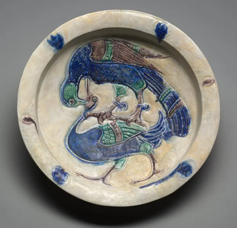 Dish with Falcon Attacking a Water Bird — تصویر رکورد موزهٔ هنر کلیولند (دسترسی آزاد)