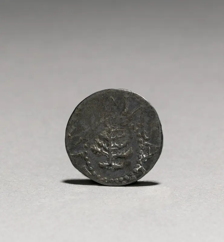 Pine Tree Three Pence (obverse) — تصویر رکورد موزهٔ هنر کلیولند (دسترسی آزاد)