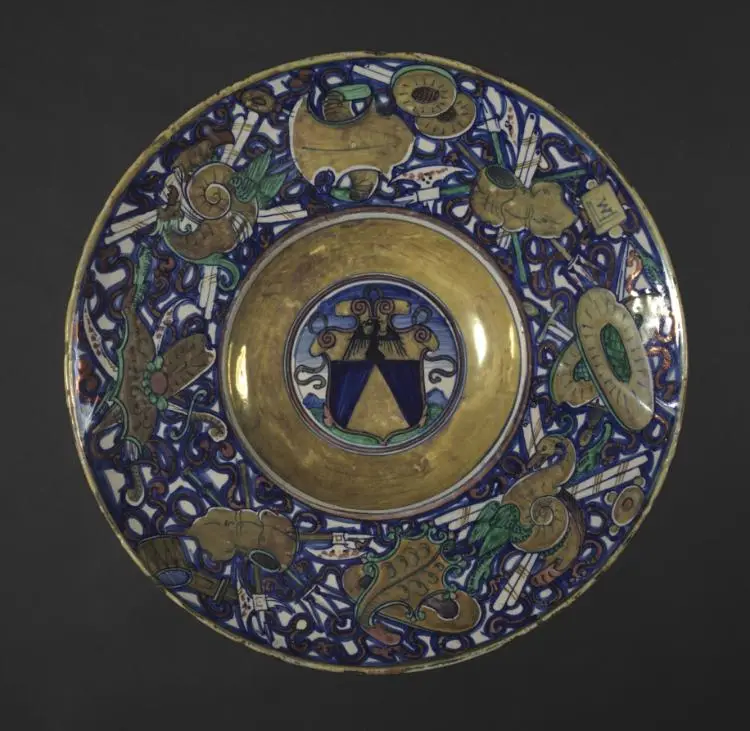 Charger with Arms of the Vigeri Family — تصویر رکورد موزهٔ هنر کلیولند (دسترسی آزاد)