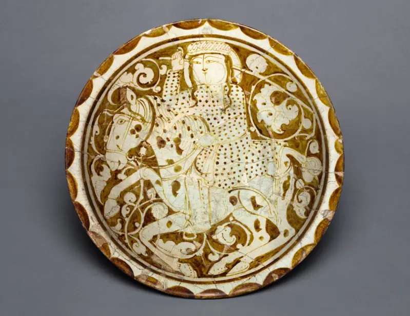 Luster Dish with Polo Player — تصویر رکورد موزهٔ هنر کلیولند (دسترسی آزاد)