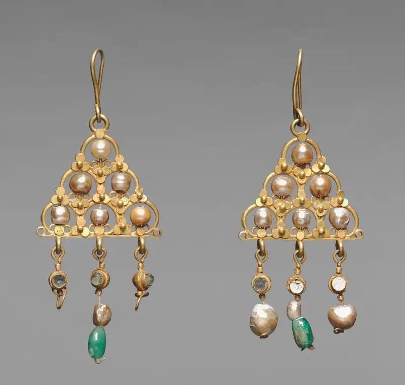 Earrings (pair) — تصویر رکورد موزهٔ هنر کلیولند (دسترسی آزاد)