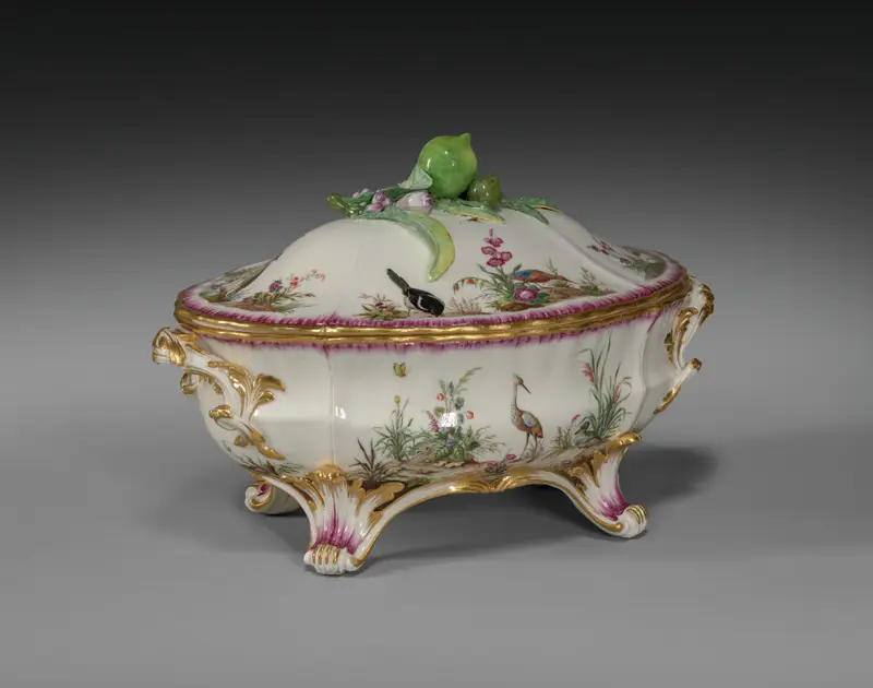 Covered Tureen (Terrine ancienne or Terrine ordinaire) — تصویر رکورد موزهٔ هنر کلیولند (دسترسی آزاد)