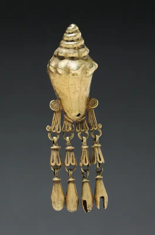 Shell Pendant — تصویر رکورد موزهٔ هنر کلیولند (دسترسی آزاد)