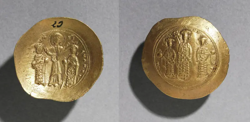 Nomisma with Eudocia and Romanus IV Diogenes — تصویر رکورد موزهٔ هنر کلیولند (دسترسی آزاد)