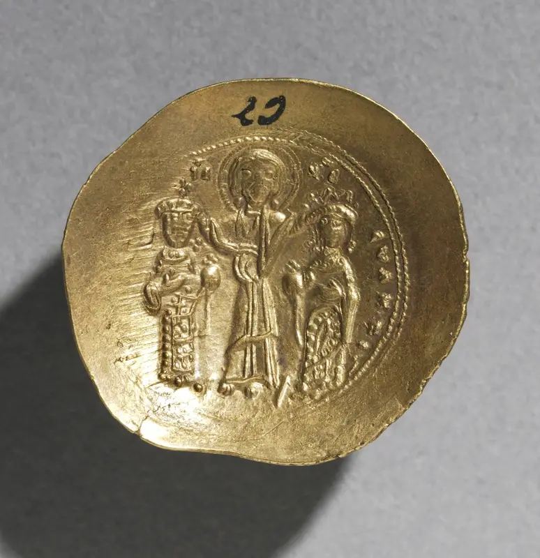 Nomisma with Eudocia and Romanus IV Diogenes (obverse) — تصویر رکورد موزهٔ هنر کلیولند (دسترسی آزاد)