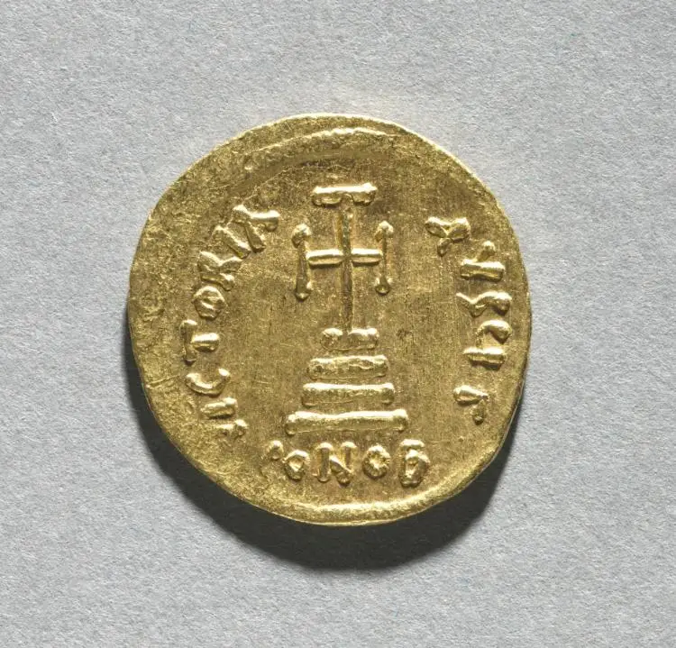 Solidus with Heraclius and his Son Heraclius Constantine (reverse) — تصویر رکورد موزهٔ هنر کلیولند (دسترسی آزاد)