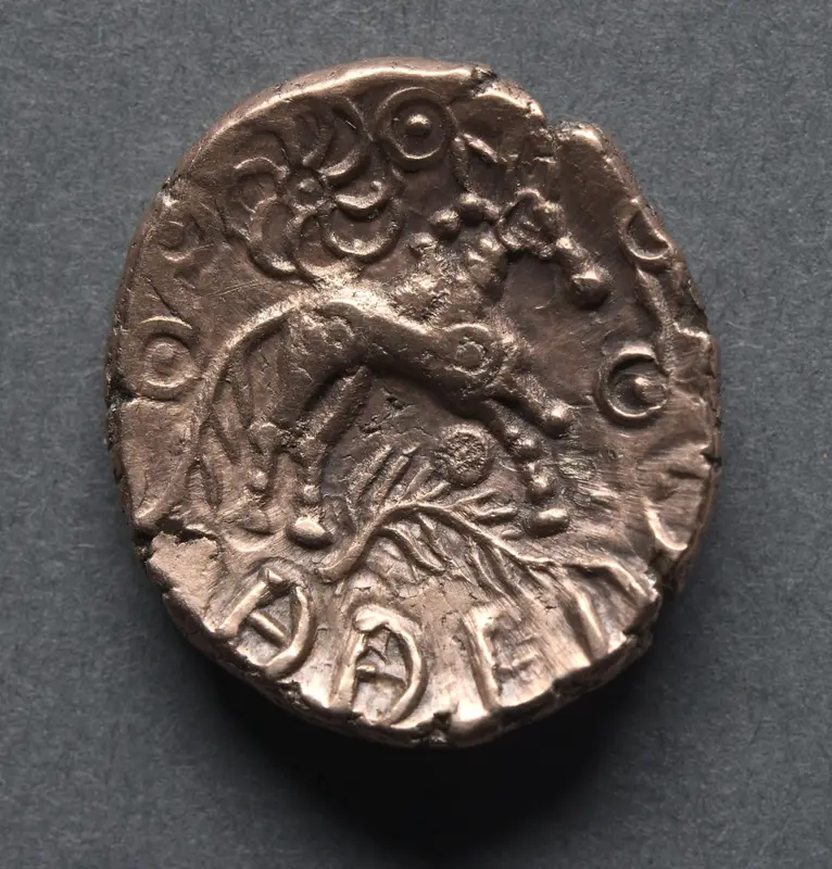 Addedomaros Stater: Crescents (obverse) — تصویر رکورد موزهٔ هنر کلیولند (دسترسی آزاد)