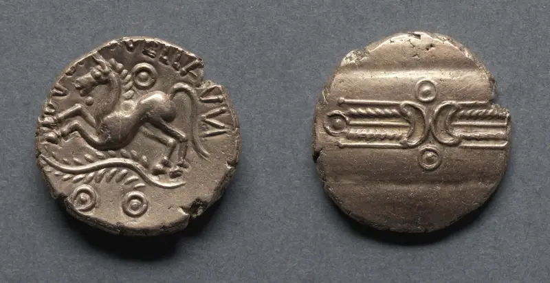 Dubnovellaunos Stater: Wreath and Crescents (obverse); Horse with Branch (reverse) — تصویر رکورد موزهٔ هنر کلیولند (دسترسی آزاد)