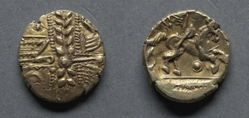 Stater: Wreath, Cloak, and Crescents (obverse); Horse and Wing Motif (reverse) — تصویر رکورد موزهٔ هنر کلیولند (دسترسی آزاد)