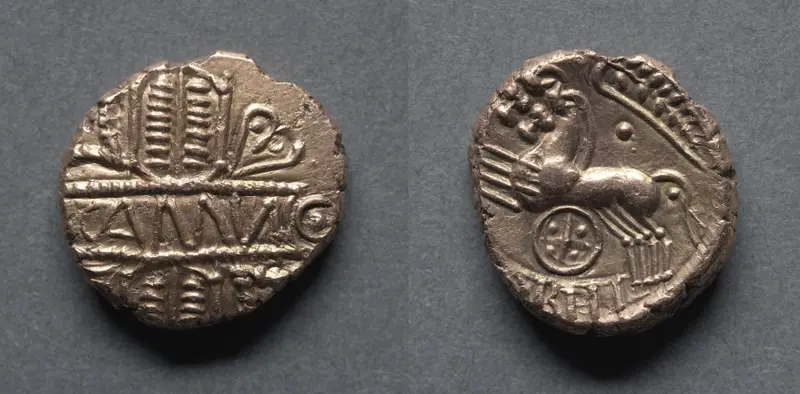 Cunobeline Stater: Tablet on Wreath (reverse); Two Horses and Wheel (reverse) — تصویر رکورد موزهٔ هنر کلیولند (دسترسی آزاد)