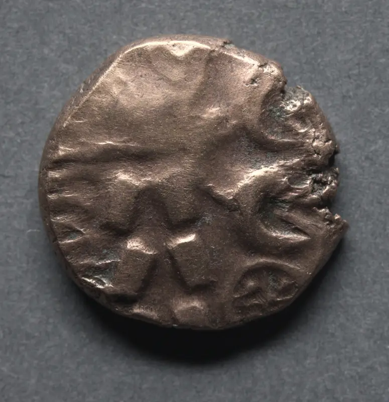 Stater: Wreath, Crescents, and Wheel (obverse) — تصویر رکورد موزهٔ هنر کلیولند (دسترسی آزاد)