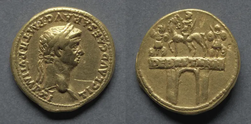Aureus: Bust of Claudius I (obverse); Triumphal Arch with Equestrian Statue and Trophies (reverse) — تصویر رکورد موزهٔ هنر کلیولند (دسترسی آزاد)