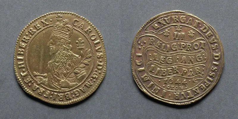 Triple Unite or Three Pound Piece: Charles I (obverse); Declaration on Scroll (reverse) — تصویر رکورد موزهٔ هنر کلیولند (دسترسی آزاد)