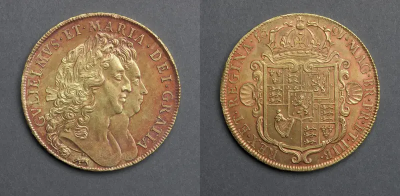 Five Guineas: William & Mary (obverse); Crowned Shield of Arms (reverse) — تصویر رکورد موزهٔ هنر کلیولند (دسترسی آزاد)