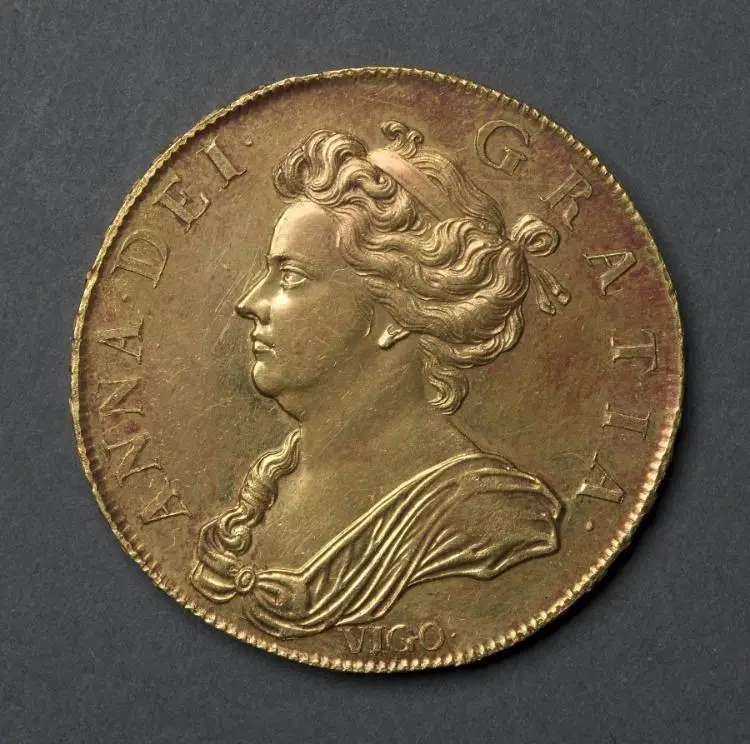 Five Guineas: Anne (obverse) — تصویر رکورد موزهٔ هنر کلیولند (دسترسی آزاد)