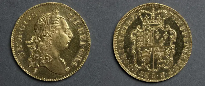 Two Guinea Piece: George III (obverse); Shield of Arms (reverse) — تصویر رکورد موزهٔ هنر کلیولند (دسترسی آزاد)