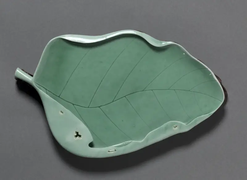 Brush Washer in Shape of a Leaf — تصویر رکورد موزهٔ هنر کلیولند (دسترسی آزاد)