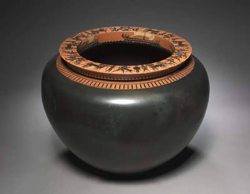 Black-Figure Dinos (Mixing Vessel): Warships (Int.); Heroic Scenes (Top) — تصویر رکورد موزهٔ هنر کلیولند (دسترسی آزاد)