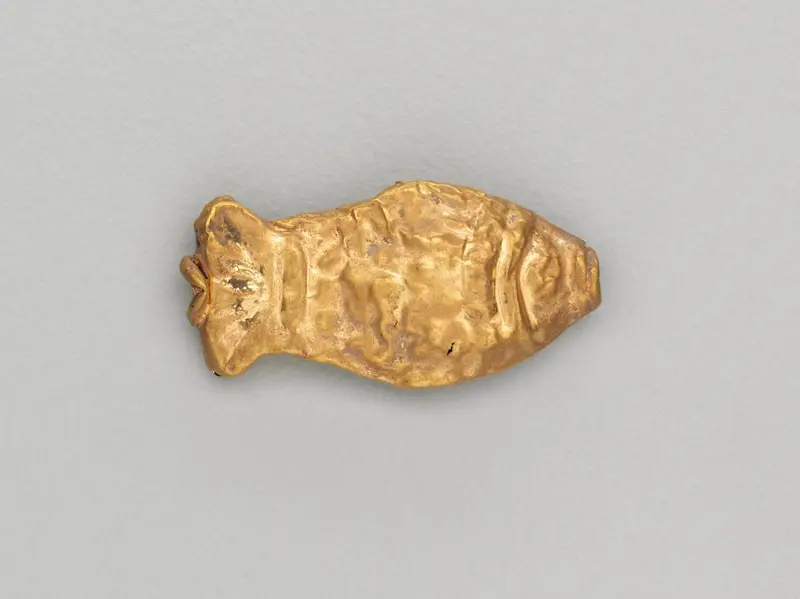 Necklace Bead in the Form of a Fish — تصویر رکورد موزهٔ هنر کلیولند (دسترسی آزاد)