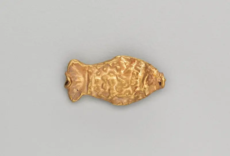 Necklace Bead in the Form of a Fish — تصویر رکورد موزهٔ هنر کلیولند (دسترسی آزاد)