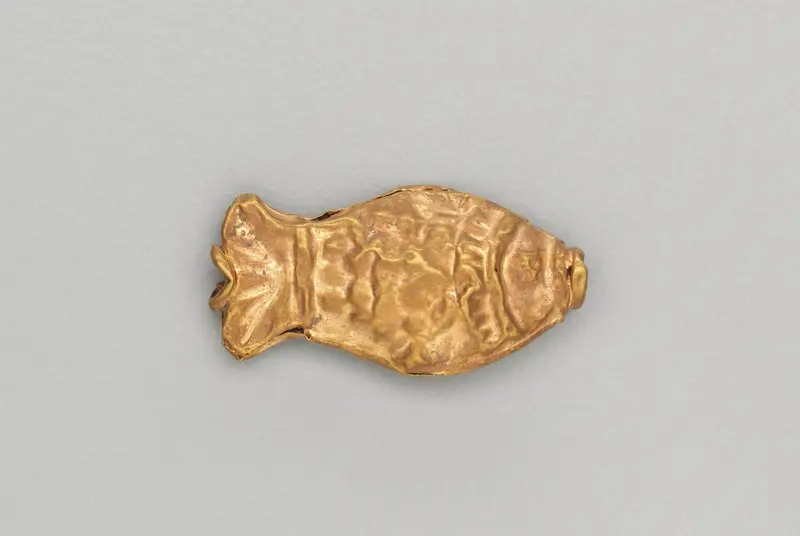 Necklace Bead in the Form of a Fish — تصویر رکورد موزهٔ هنر کلیولند (دسترسی آزاد)