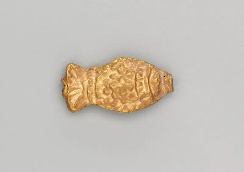 Necklace Bead in the Form of a Fish — تصویر رکورد موزهٔ هنر کلیولند (دسترسی آزاد)
